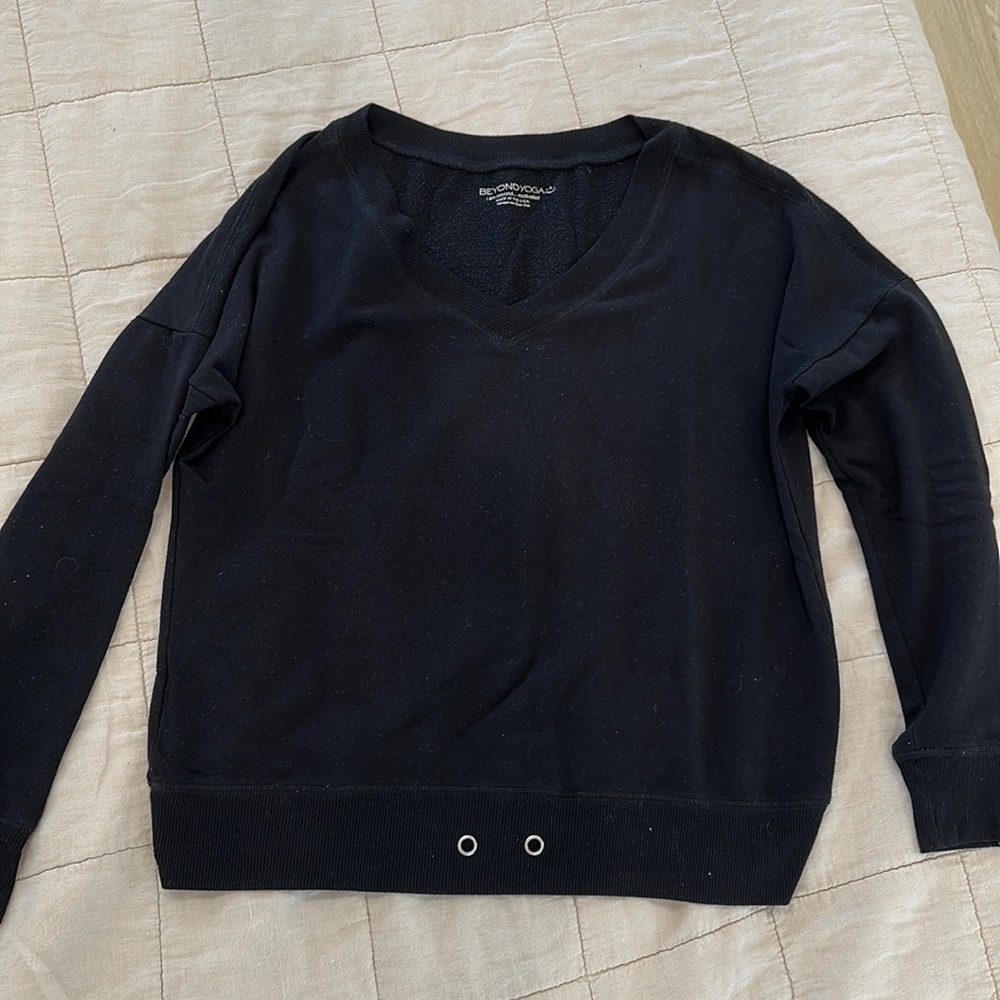 Beyond yoga black c neck sweatshirt